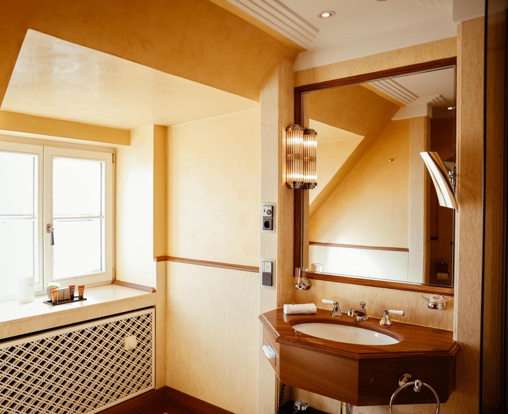 Hotel Bayerischer Hof Munich Room photo